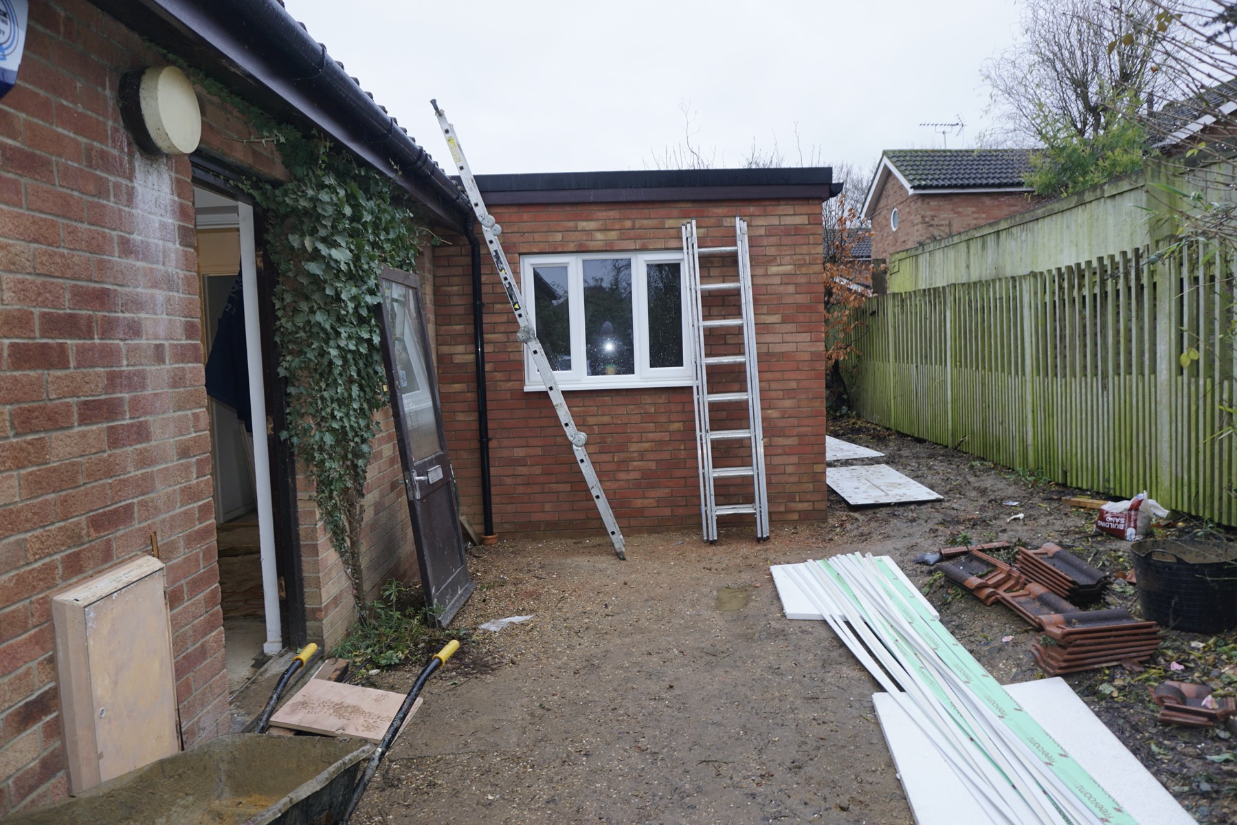Building Single Storey Side House Kitchen Extension In Milton Keynes