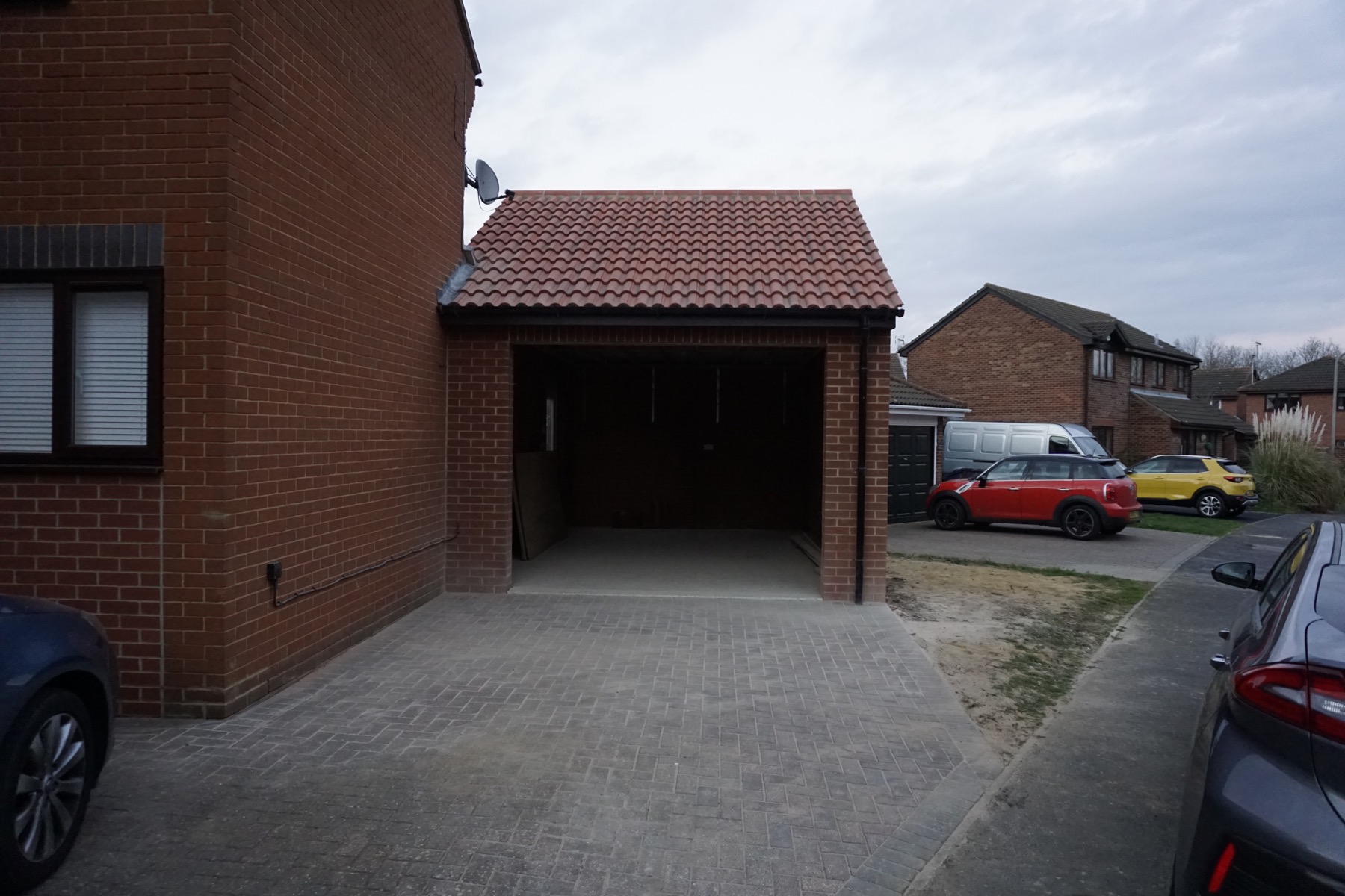 Building Garage in Newport Pagnell