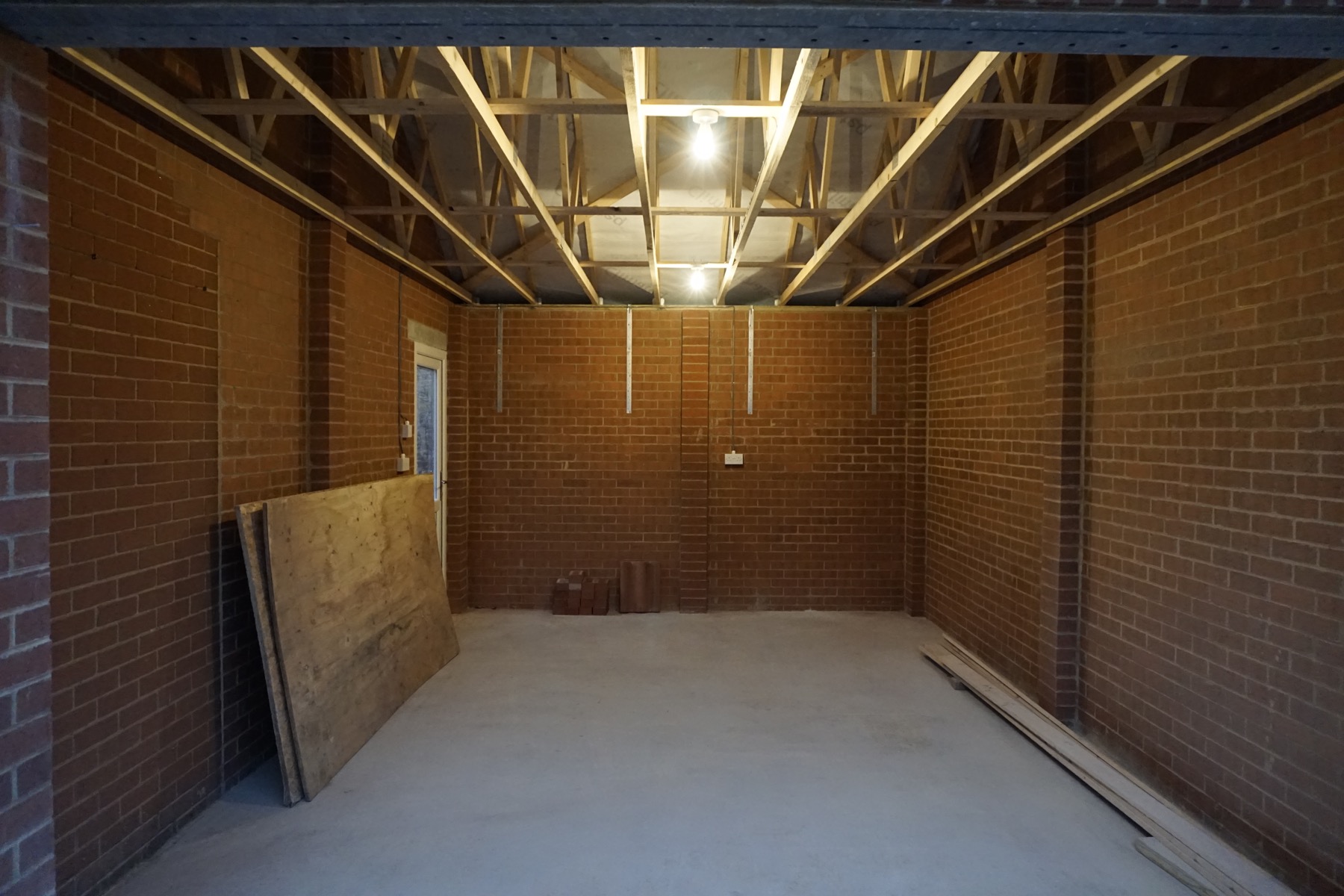 Building Garage in Newport Pagnell