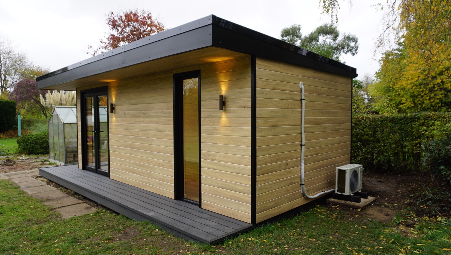 Luxury Garden Room in Milton Keynes