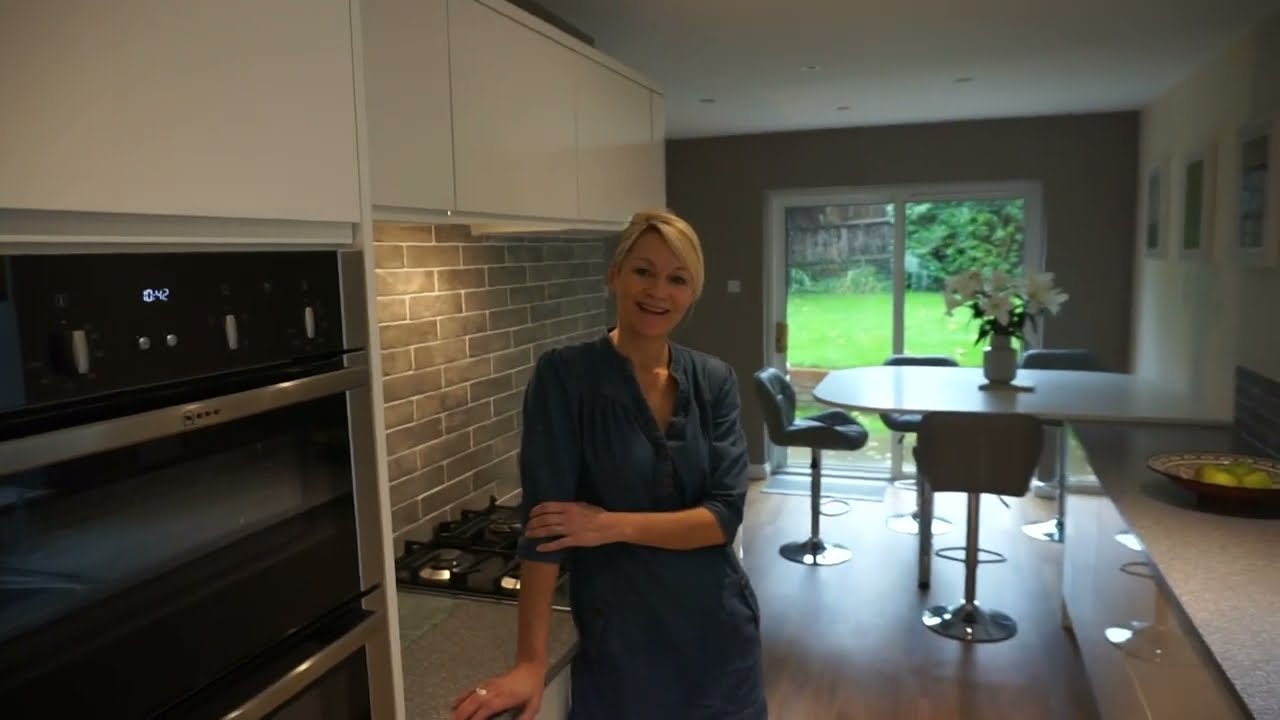 Customer testimonial video - Crownhill Building Services